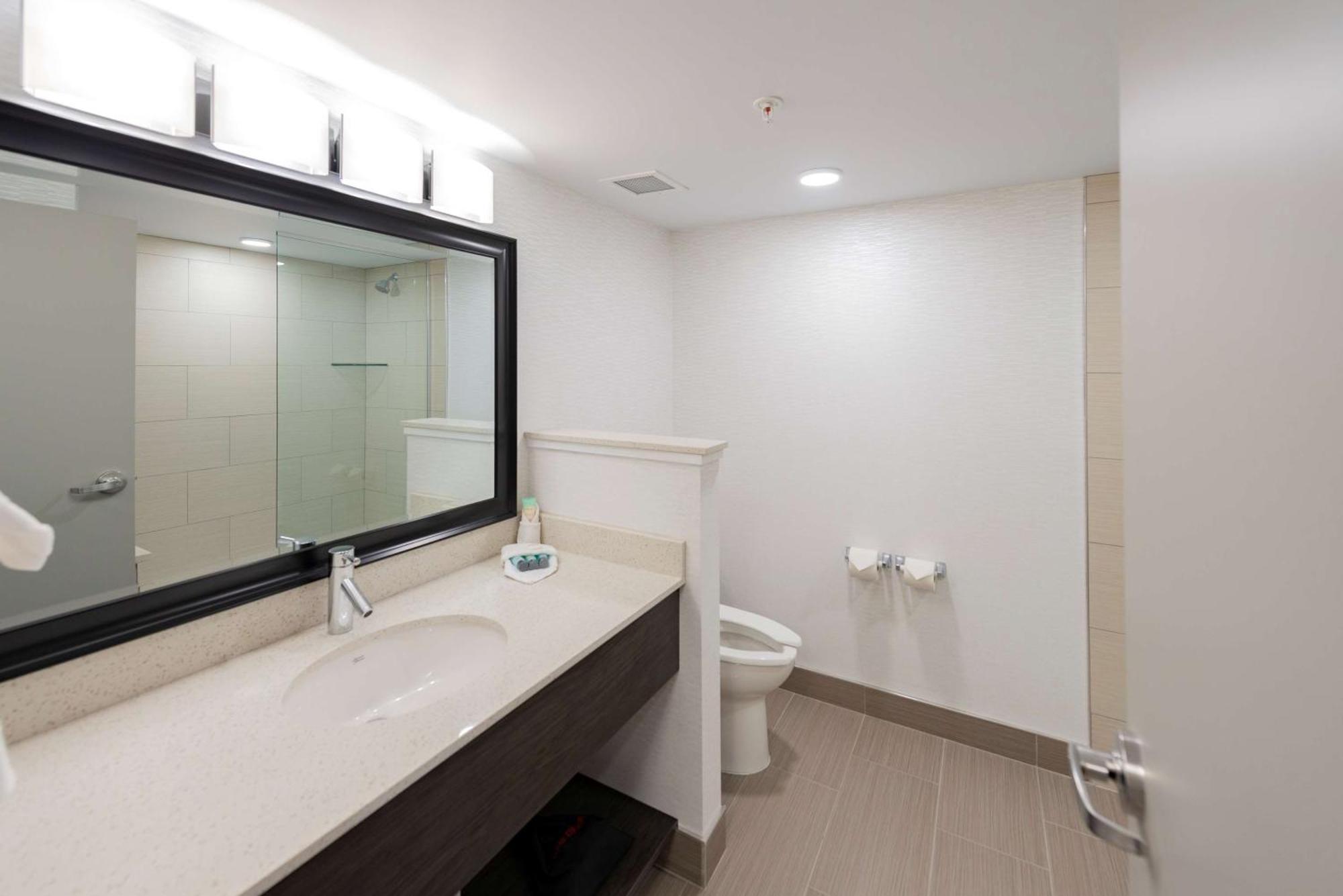 Prestige Treasure Cove Resort, Worldhotels Elite Prince George Exteriör bild