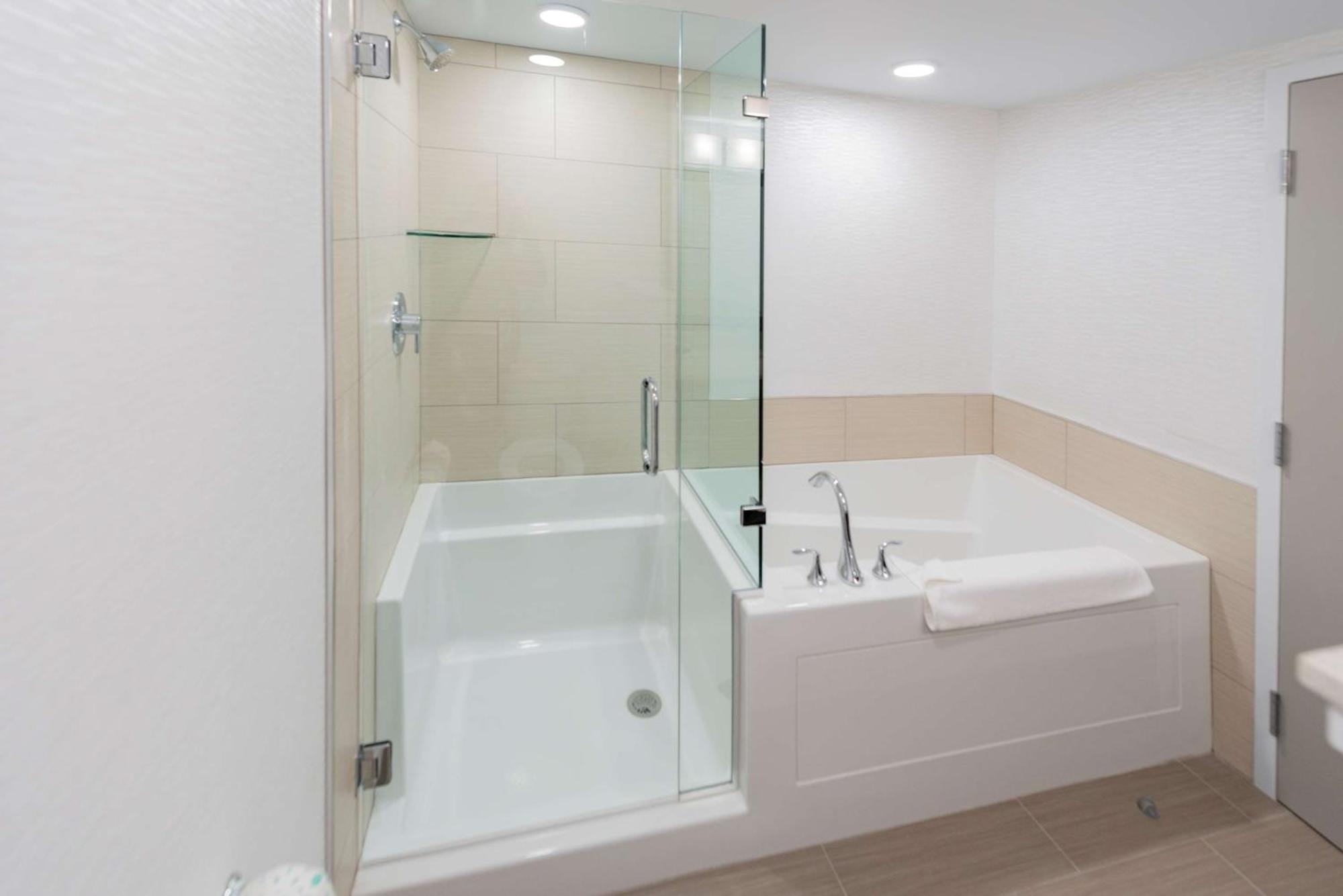 Prestige Treasure Cove Resort, Worldhotels Elite Prince George Exteriör bild